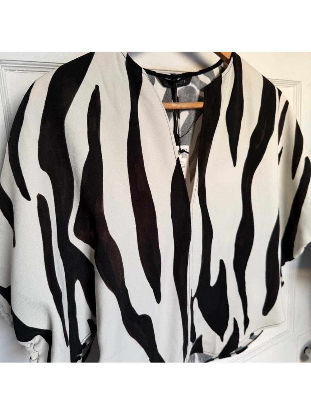 Zara ZW Round Neck Blouse w V-Neck Short Puff Sleeves Animal Zebra Print NWT M - Picture 5 of 11
